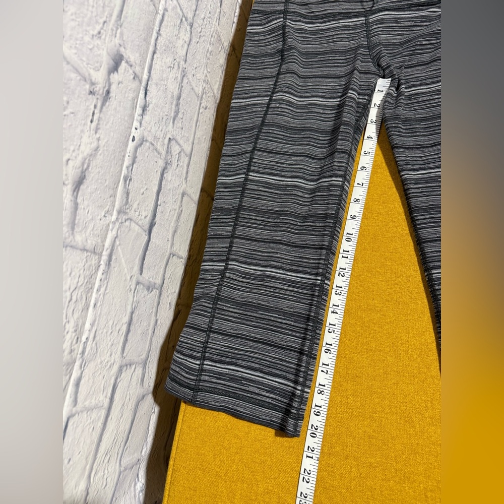 Lululemon Gather & Crow Crop II Capri Leggings, Black & White, Size 10 - Picture 6 of 7